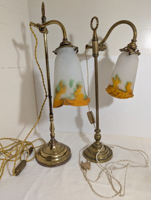 fausse paire de lampes de bureau en bronze et laiton, tulipe…