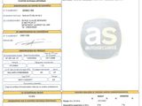 un gros plan d'un document sur lequel figure la photo d'une voiture
