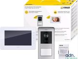 un gros plan d'un interphone vidéo avec un boîtier