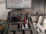 une machine qui se trouve dans un garage