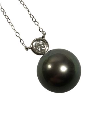 COLLIER en or blanc 750/1000 (poinçon tête d'aigle) orné d'u…