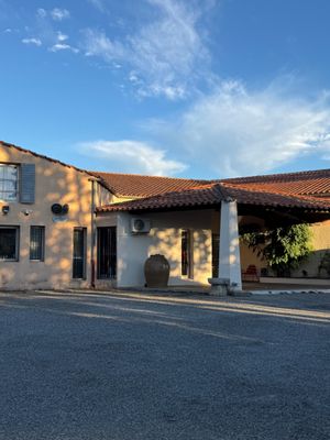 an image of a house with a driveway in front of it