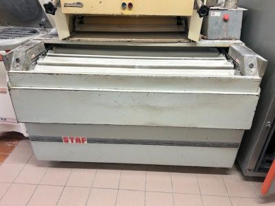 Un repose pâton STAF (sans plaque apparente, ancien modèle) …
