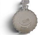 une image représentant une bouteille en verre sur laquelle figure un smiley