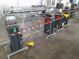 many machines that are sitting in a building