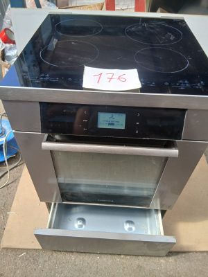 un poêle qui se trouve dans un carton sur lequel est apposée une étiquette de prix
