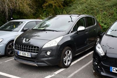 Peugeot 3008 1.6 HDI 110 Premium Pack - SUV polyvalent et économique