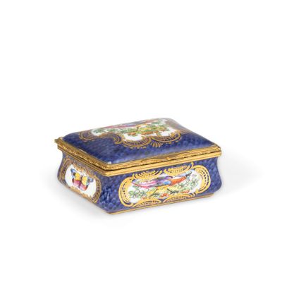 TabatiÈRE EN Porcelaine Polychrome, Probablement Manufacture…
