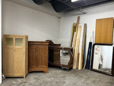 many pieces of furniture in a room with a lot of mirrors