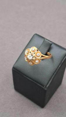 Bague fleur en or jaune 750/°° sertie de diamants - Photo 1