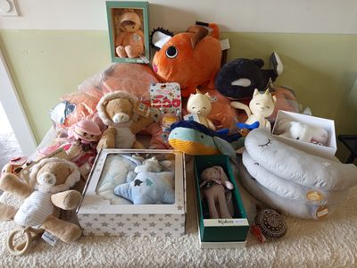 many stuffed animals that are on the bed together
