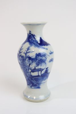 CHINE - XIXe siècle. Vase balustre en porcelaine bleu blanc …