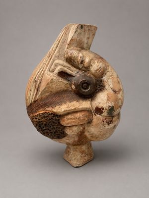 une photo d'une sculpture en céramique représentant un oiseau