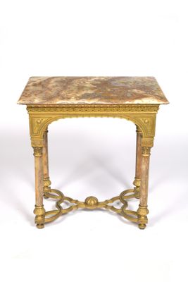 TABLE DE SALON ARCHITECTURÉE En bronze doré d’inspiration or…