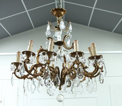 a chandelier hanging from the ceiling in a room