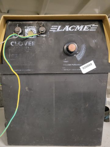 Lot de 5 électrificateurs pour clôture. Visite à l’étude le mardi...