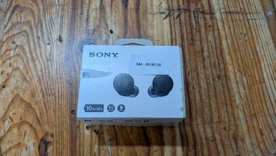 La boîte des écouteurs Sony est posée sur le parquet.