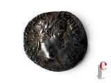 une image d'une pièce de monnaie sur laquelle figure le visage d'une femme