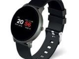 gros plan d'une montre intelligente sur fond blanc