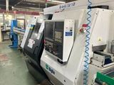 une grande machine installée dans un bâtiment