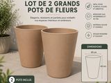 deux jardinières posées l'une à côté de l'autre sur un sol en béton