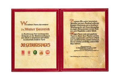 la quatrième de couverture d'un livre, avec une bordure rouge et une bordure dorée