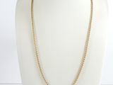 un collier à chaîne en or sur un mannequin mannequin mannequin mannequin mannequin mannequin mannequin mannequin mannequin mannequin