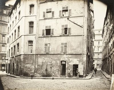 a black and white photo of an old building in a city