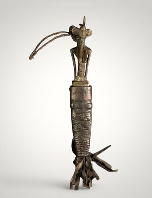 une image représentant une statue en bronze d'une sirène à queue de poisson