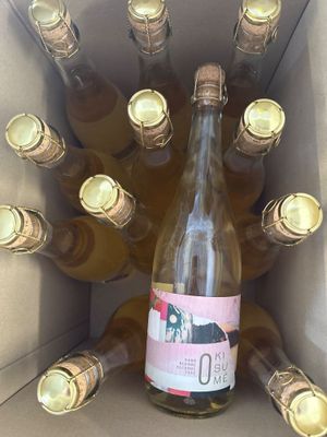 Lot de 12 bouteilles de rosé petillanr sans alcool.