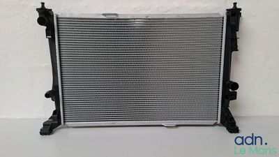 un radiateur, un radiateur, un radiateur, un radiateur, un radiateur, un radiateur pour Mercedes