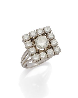 une bague à grappes de diamants, par van cleef