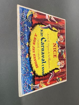 un vieux livre pour enfants avec l'image d'un chat sur la couverture