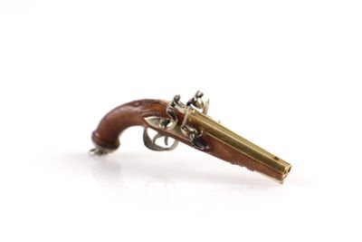 Pistolet miniature et fonctionnel d’après un modèle à double…