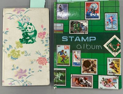 CHINE - dans 2 petits classeurs, ensemble de + de 140 timbre…