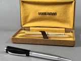 un stylo dans une boîte contenant un stylo