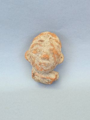 une image représentant une figurine en argile représentant un homme