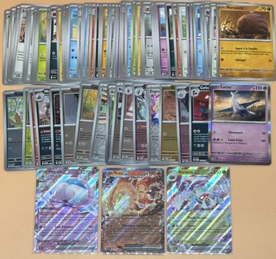 beaucoup de cartes sur la table