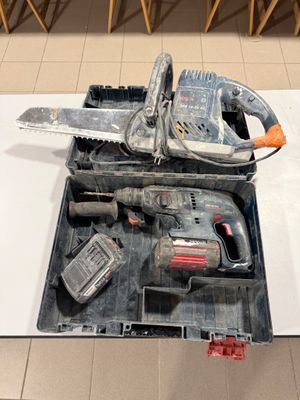 une photo d'une boîte à outils contenant une tronçonneuse et des outils