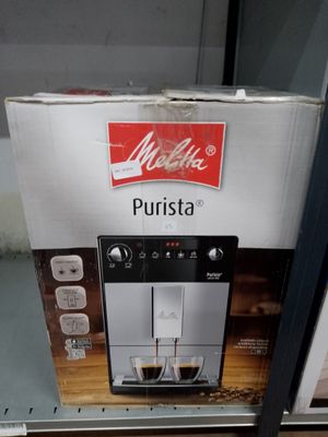 emballage d'une machine à café exposée dans un magasin