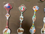 many spoons and spoon spoons on display in a glass case