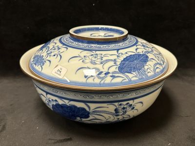 bol chinois en porcelaine bleue et blanche avec couvercle