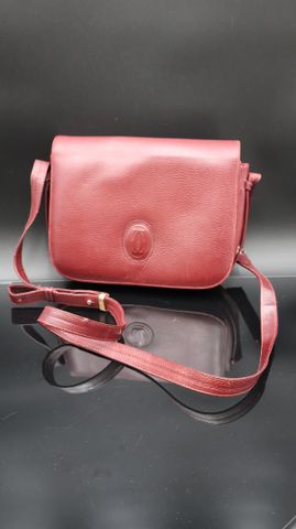 Must de CARTIER : sac à bandoulière en cuir bordeaux 
