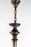 Grand lustre en bronze patiné, XXe siècle. (photo 4)
