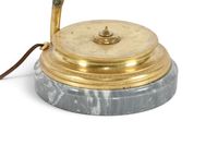 LAMPE de BUREAU en bronze, laiton et fer patiné doré. (photo 2)