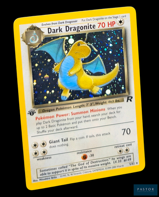 une carte Pokémon sur laquelle figure l'image d'un dragon