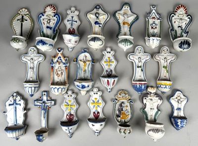 many different types of decorative vases on the table
