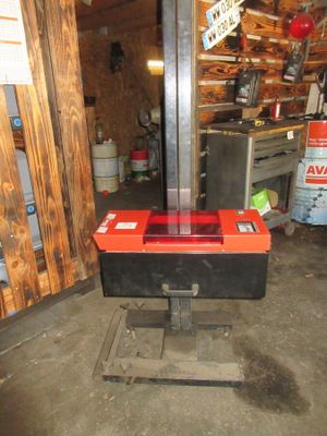 l'image d'une machine installée dans un garage