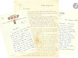 trois lettres et un bout de papier sur lequel il y a quelque chose d'écrit