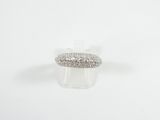 une image d'une bague en diamant sur fond blanc